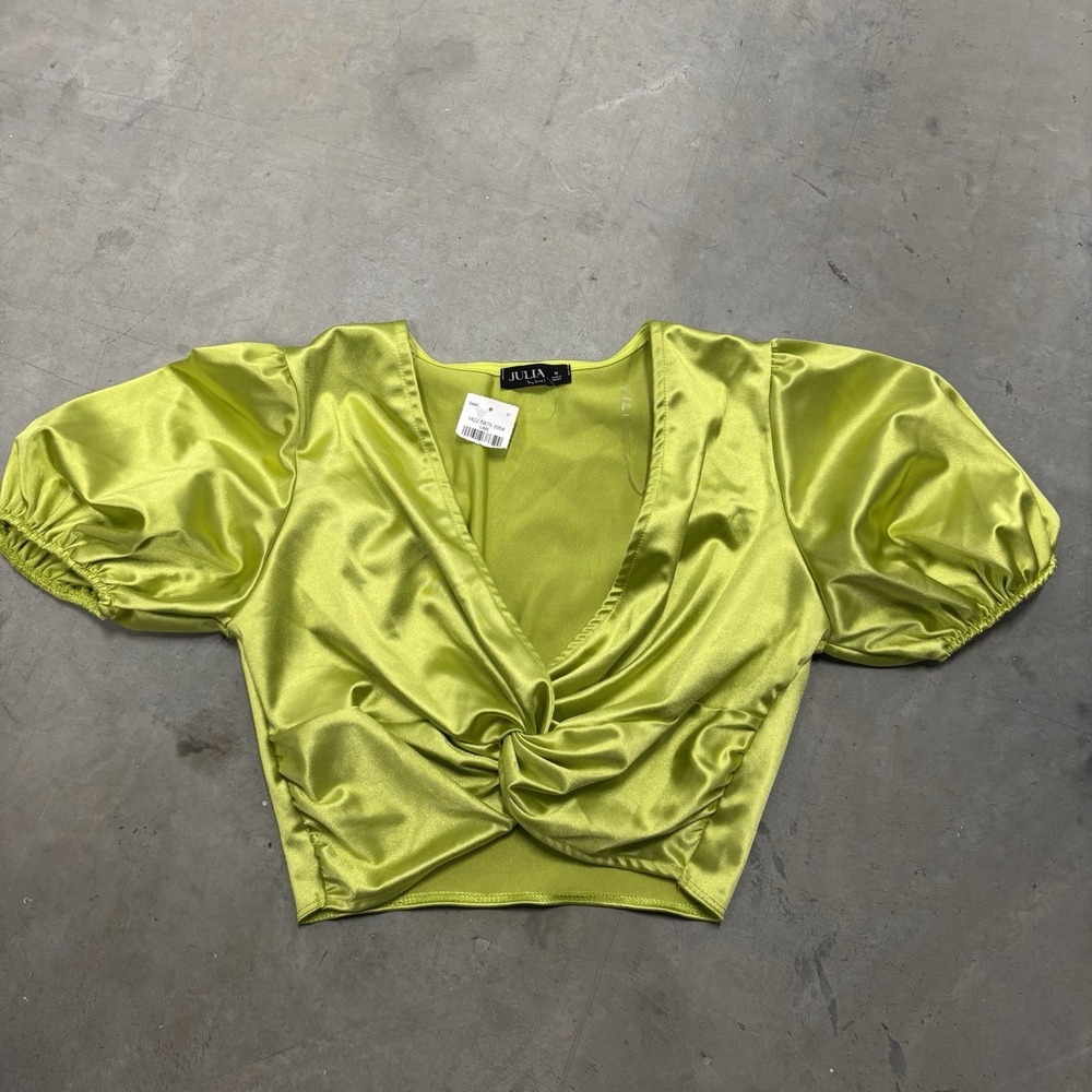 Julia By Love NWT Lime Green Sh0rt Sleeve Top Womens Medium Shirt